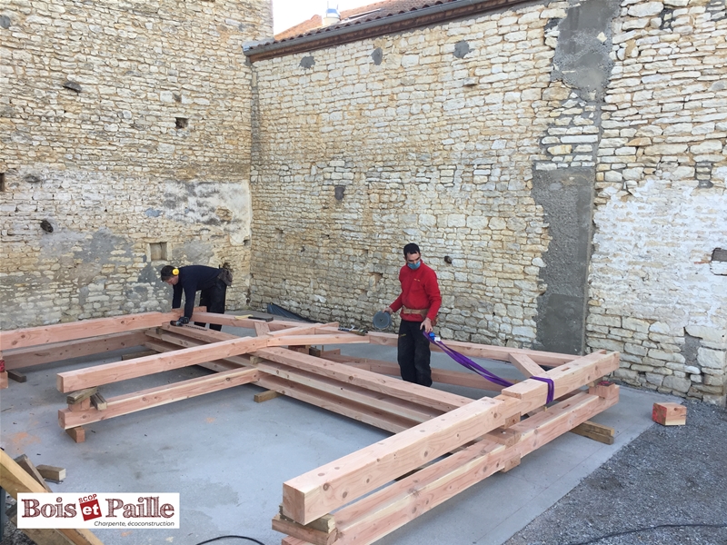 Grand préau à Neuville-du-Poitou (86)